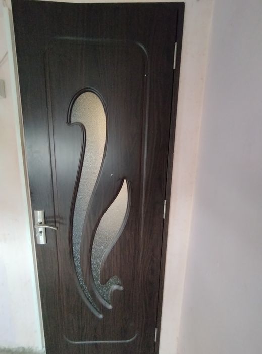 vand usi de apartament 4 bucatii