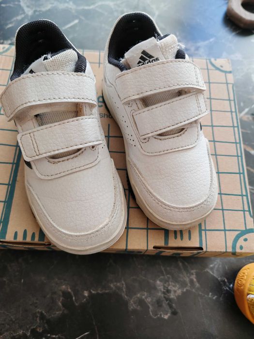 Кецове маратонки adidas и action boy 23