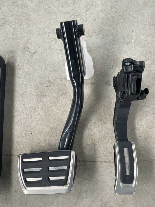 footrest + pedale cu crom Vw Touareg CR7 - Audi Q7 4M cod 4M1864777B