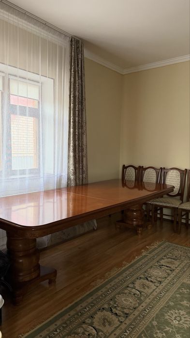 Стол со стульями