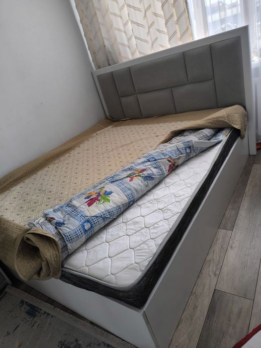 Спальный кровать