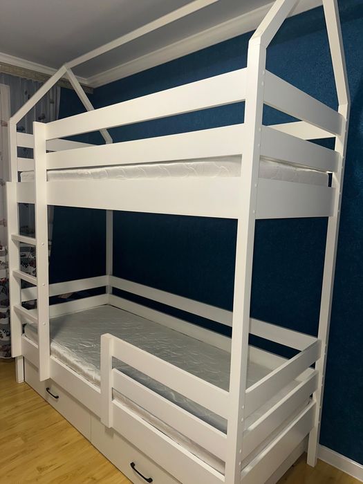 Детская кровать с детской стенкой