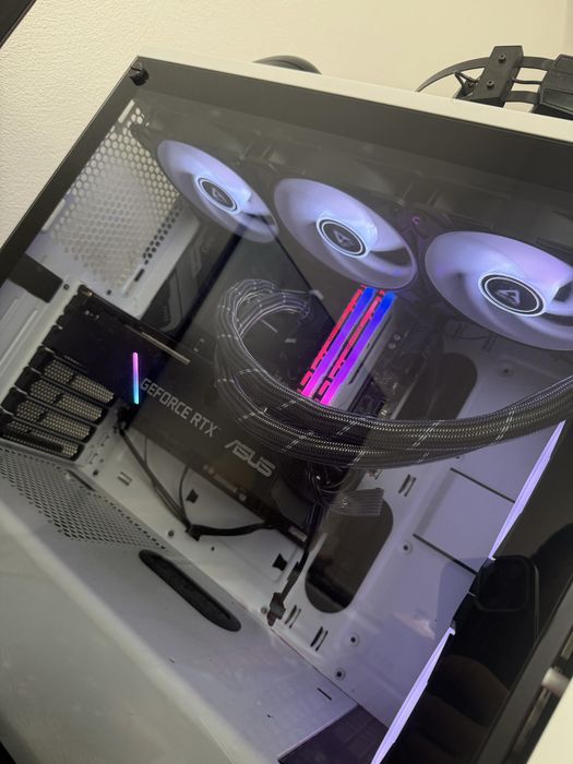 Calculator gaming(3000 lei este memoria Ram pe Emag)