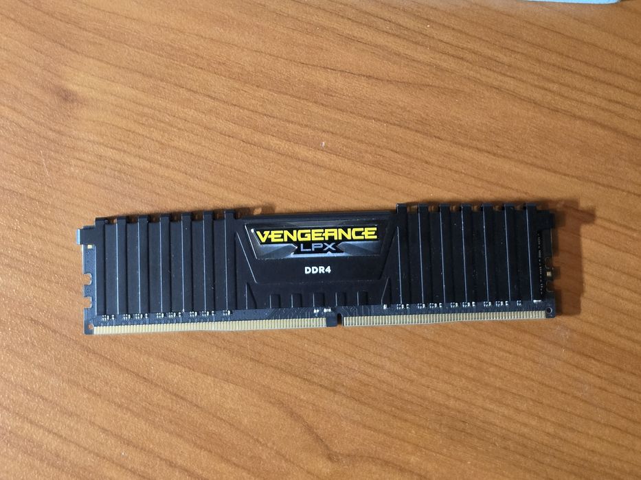 Ram 8gb ddr4 3200mhz.