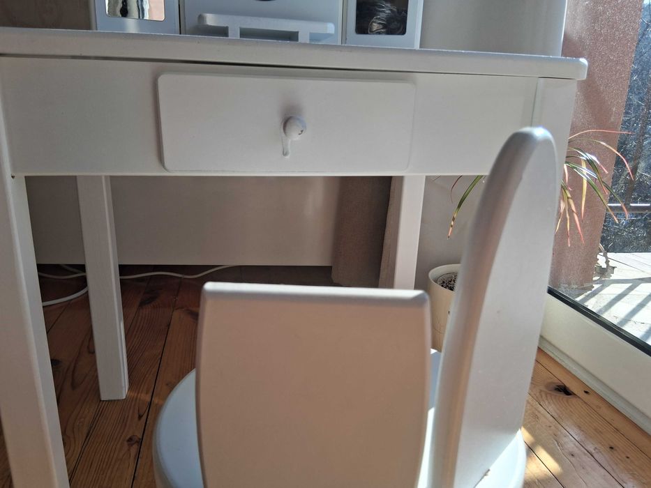 Бяла дървена детска тоалетка с 3 огледала