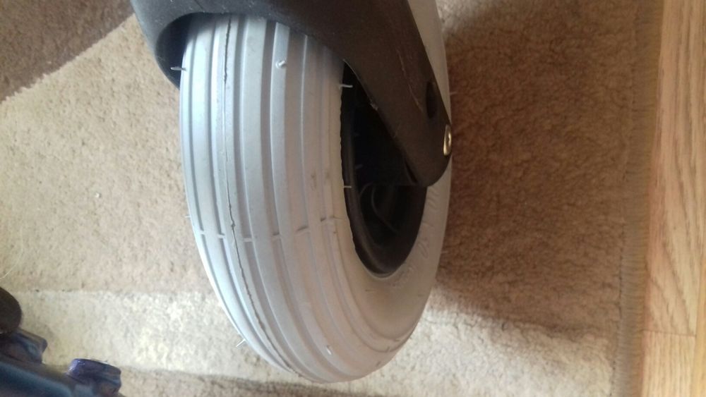 VÂND Fotoliu  rulant Nou pentru persoane cu dizabilitati