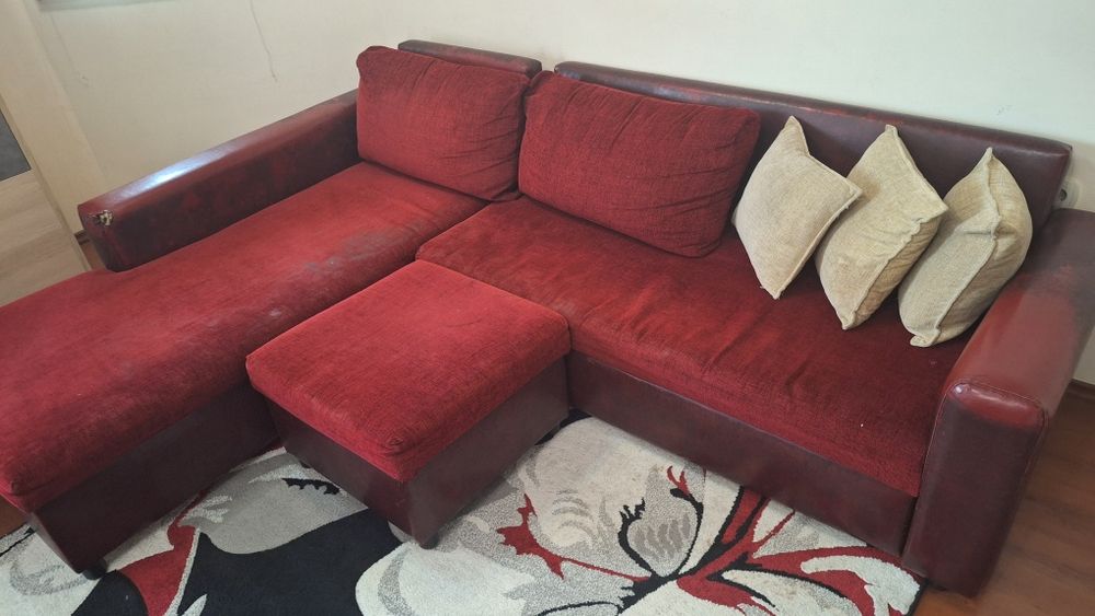 Ъглов диван в цвят бордо
