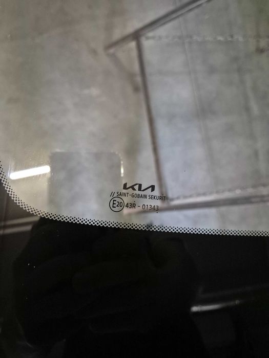 Продавам челно стъкло за Киа Сийд 24г.