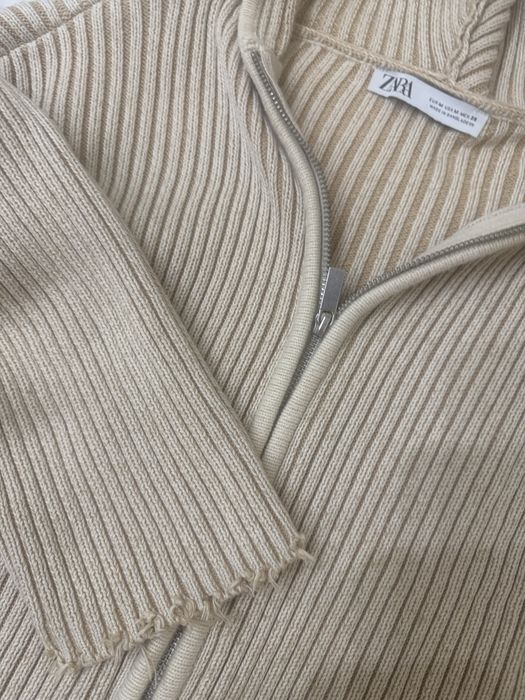 Кофта Zara бежевого цвета
