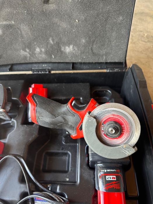 Polizor unghiular mini Milwaukee M12 FCOT