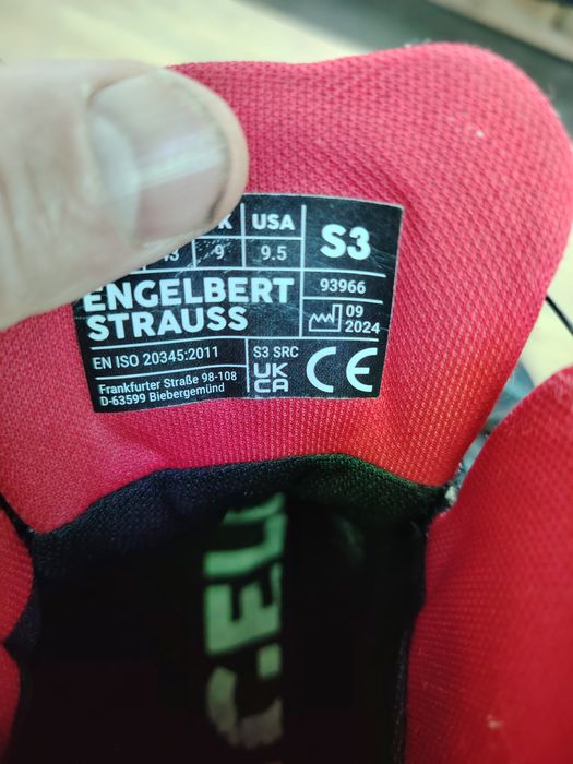 Vînd bocanci  bărbați protectia Engelber Strauss mărimea 43 !