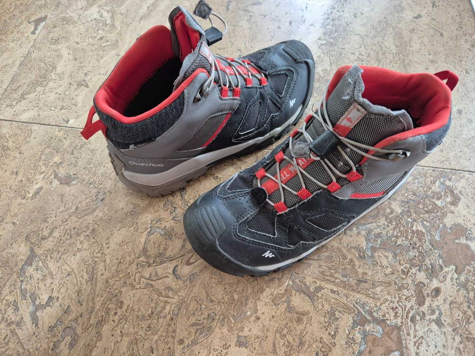 Продавам отлично запазени Детски Обувки за момче от 30 до 34 номер