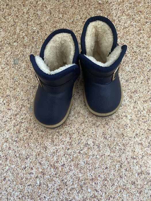 Ботинки  мальчиковые  продам. Срочно