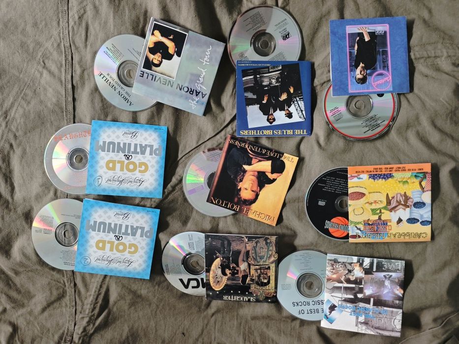 Продавам CD дискове с музика , обложки