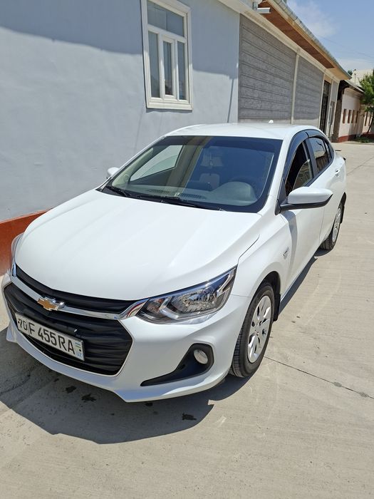 Chevrolet onix lt 3