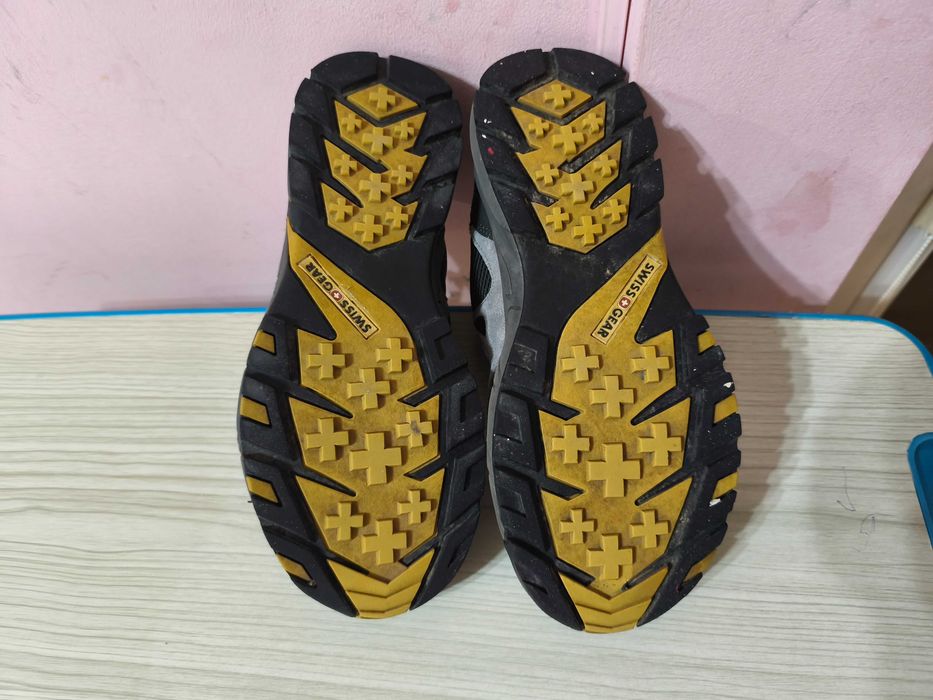 Swiss Gear туристичски обувки