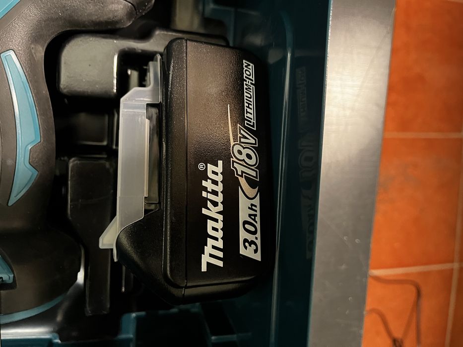 Makita Masina de gaurit si insurubat DDF482RFJ 18V