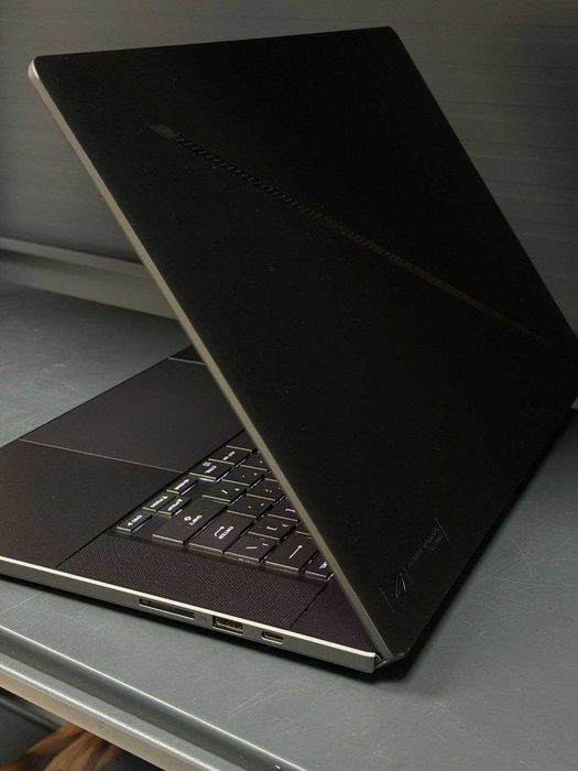 Laptop Gaming Asus Rog Zephyrus G16 GU605M - Cod 125352