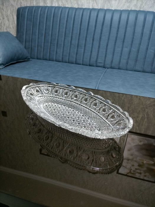 продаю недорого хрустальные вазы