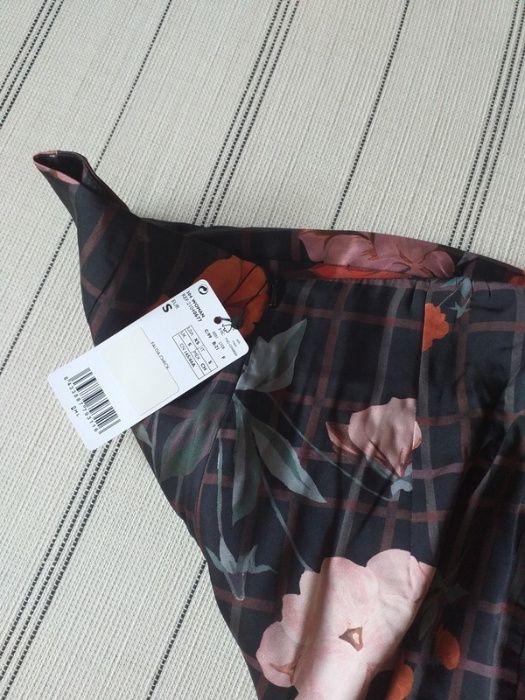 Mango Fusta moderna satinata crapatura picior neagra imprimeu S noua