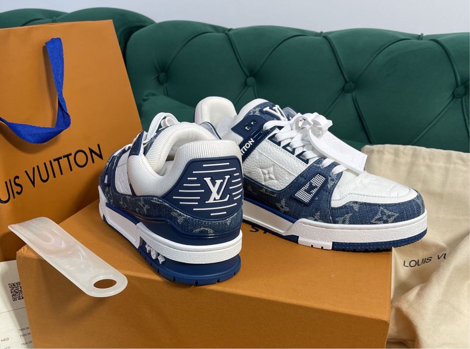 Adidasi LV Trainers louis vuitton sneakers baby blue