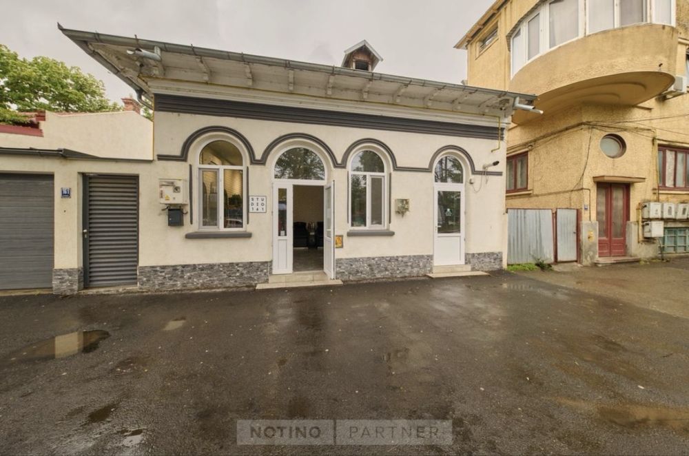 Inchiriez post manichiuriata coafor