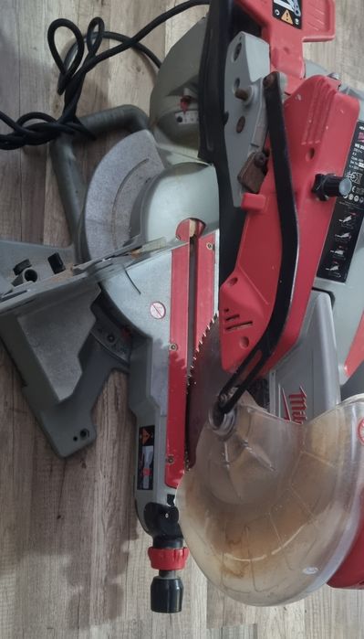 Milwaukee MS305DB Потапящ циркуляр с герунг