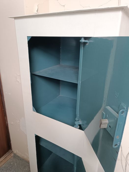 Продаю сейф металический