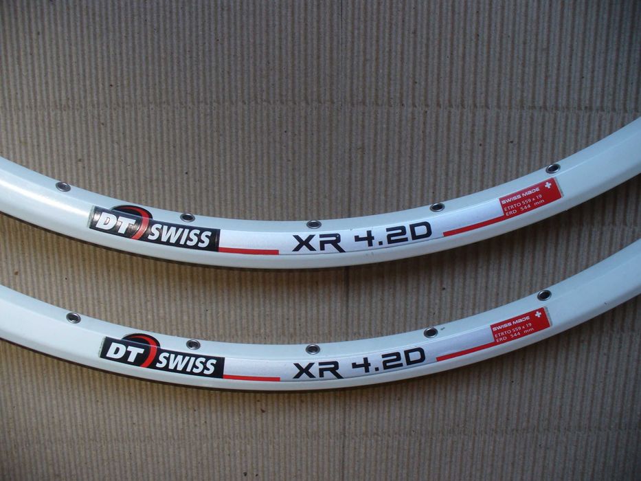 26" DT Swiss XR 4.2D 28h Disc леки шини за XC велосипед 559x19mm