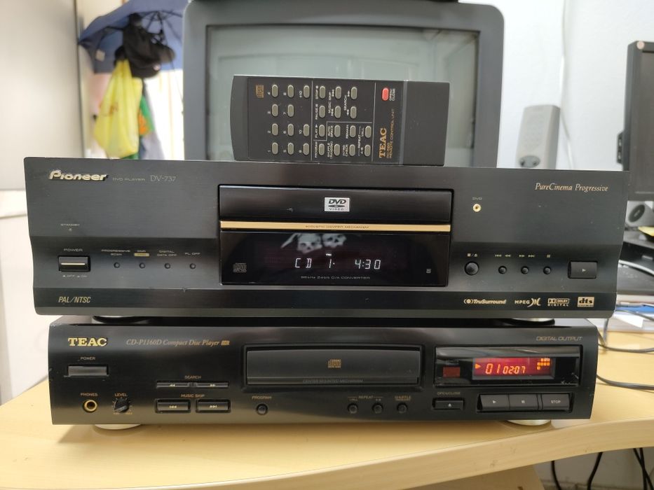 CD player TEAC CD-P1160D și CD DVD player Pioneer DV 737
CD player TEAC CD-P1160D
CD player TEAC CD-P1160D
