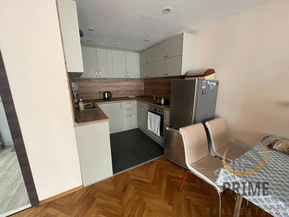 Дава се под наем Двустаен апартамент в Бургас, Център - 60 кв.м за 459 € - Снимка #1