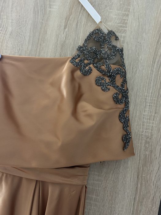 Rochie eleganta lunga culoarea coniac, marimea 42