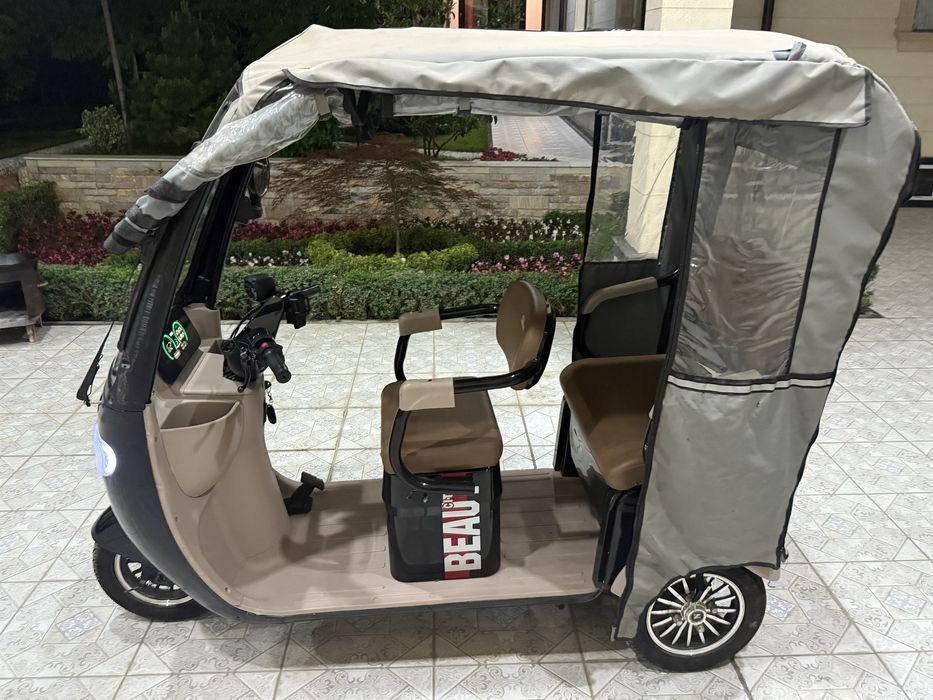 Электроскутер Skillmax с кабиной