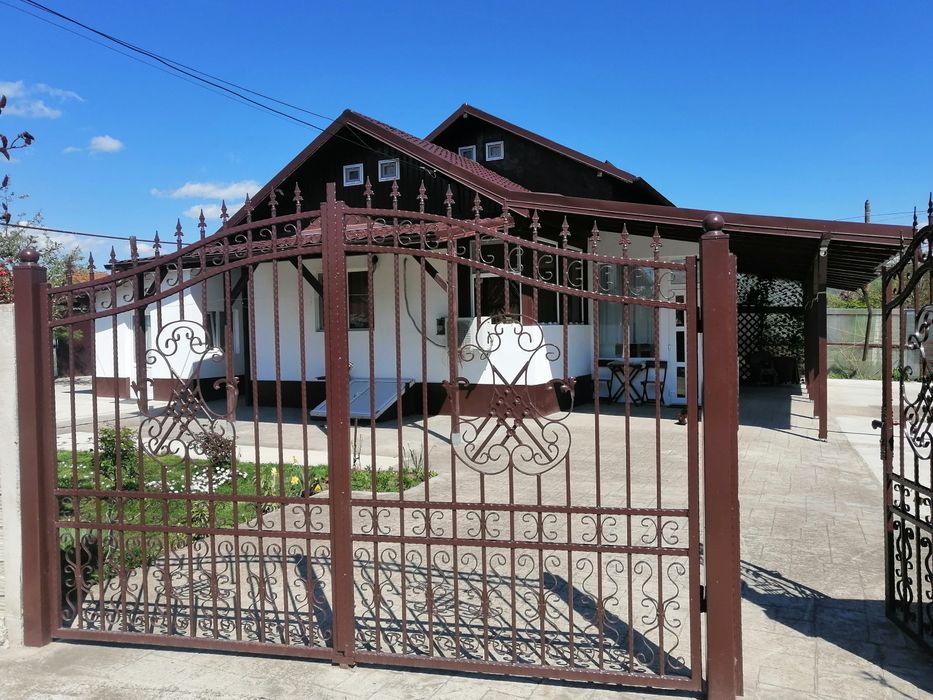 Casă de vânzare în comuna Lipănești, strada Mihai Viteazu nr 256 A (la Moiseasca), județul Prahova