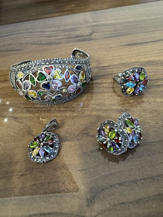 Продается украшении из серебра 925 пробы