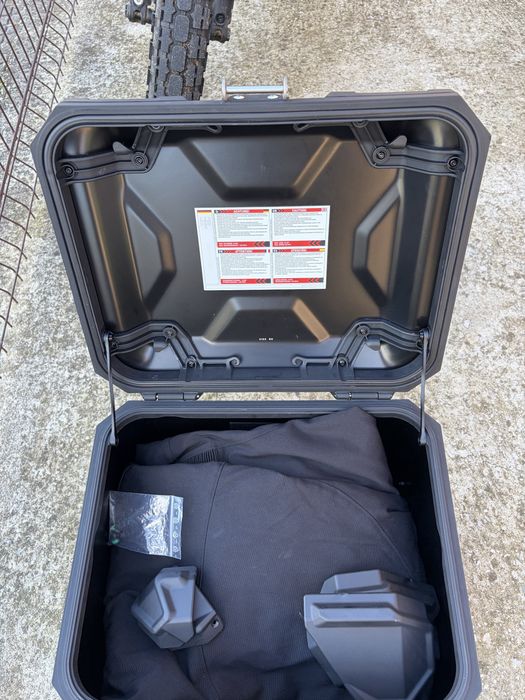 Продавам лека мото кутия Titanium SV Moto-tach Adventures + плоча за Honda TRAX ADV TOP CASE SYSTEM