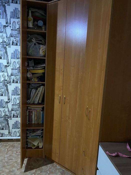 Продам угловой шкаф