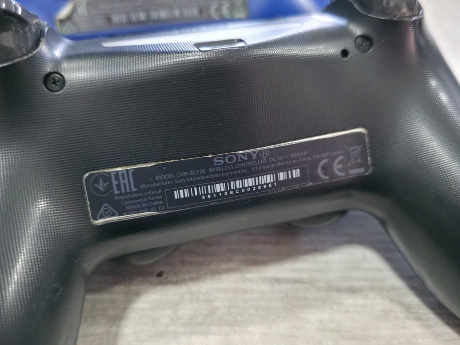 Playstation 4 PRO 1TB (PS4 PRO) + два джойстика и зарядна станция