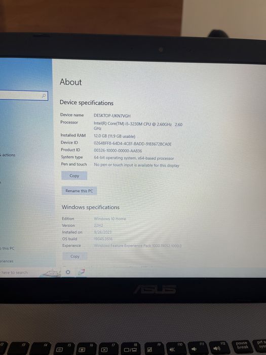 Лаптоп ASUS подобрен работи отлично