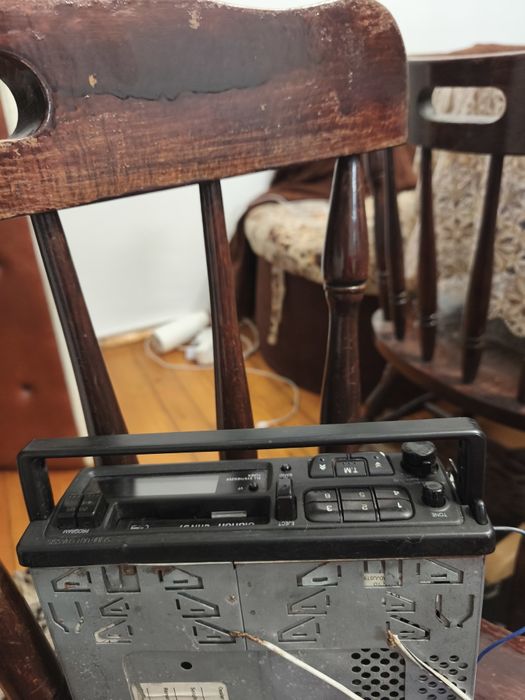 Радио касетофон за автомобил. Clarion CRN 37 и BMW reverse (PHILIPS)