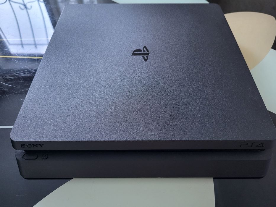 Продам PS4 slim 1tb