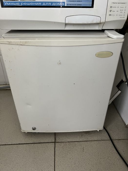 Маленький холодильник
