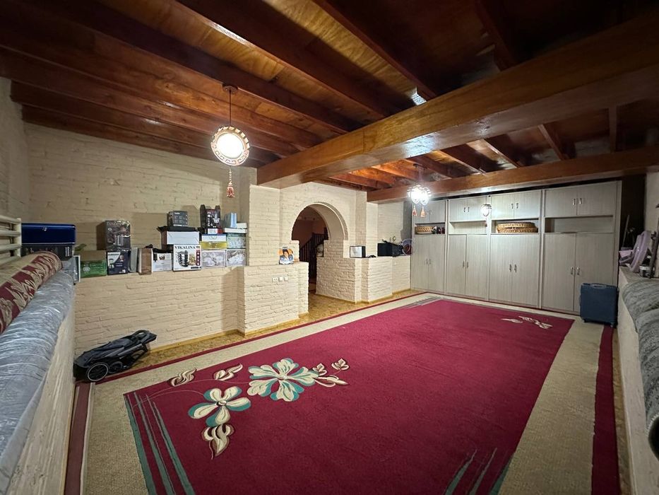 Продаётся дом в хорошо районе, 10 соток земли, 9 комнат