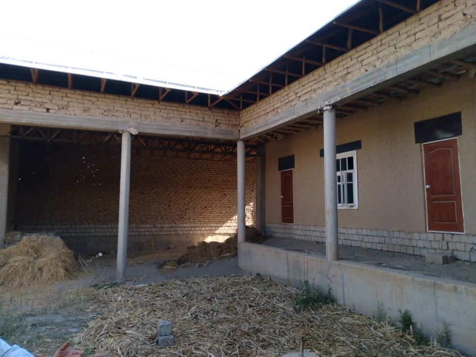 Yarim tayor uy sotiladi