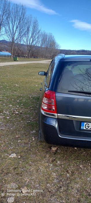 Vând Opel Zafira b din 2008 17 dizel 125  de cai 4 geamuri electrice