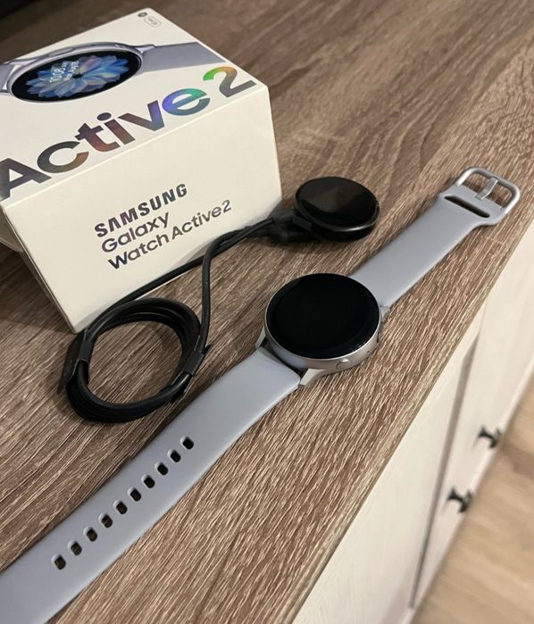 Продам смарт-часы Samsung Galaxy Watc Active 2h Active2,
