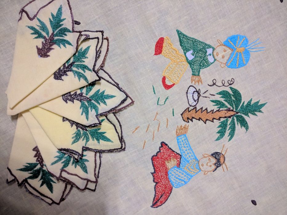 Fata de masa si 6 servete brodate manual