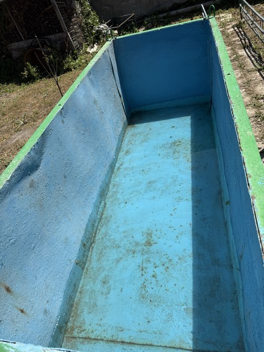 Продам металлическую емкость 3куба.