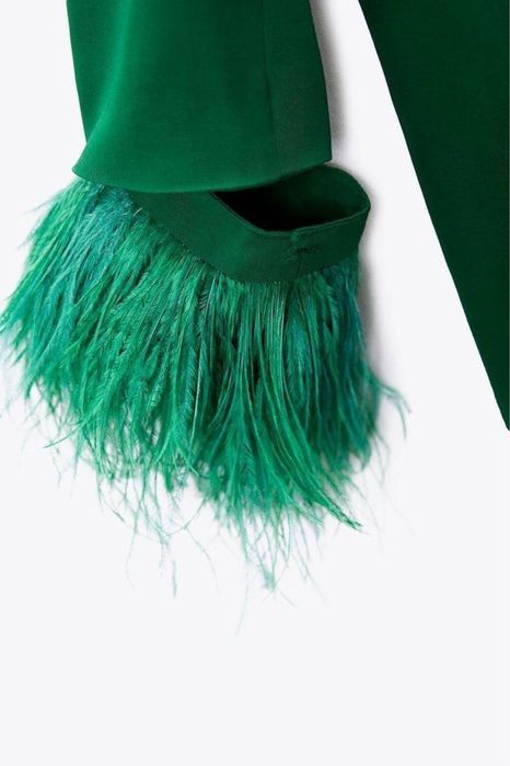 Костюм с перьями Zara