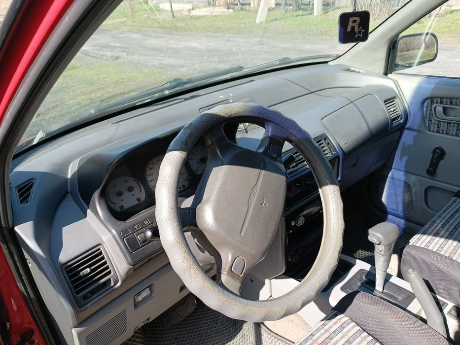 Продам автомобиль Mitsubishi Space Runner